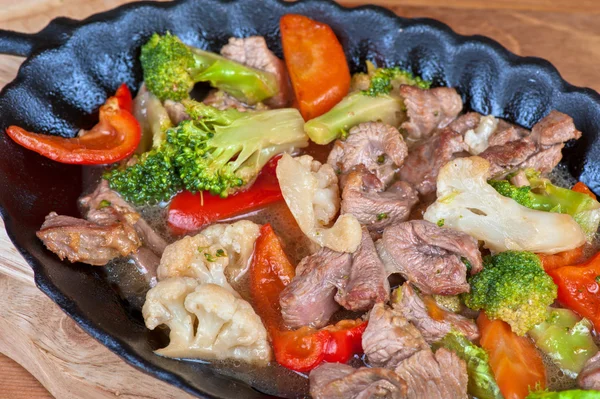 Meat with vegetables — Stock Photo, Image