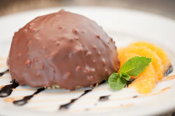 Croissant de chocolate e laranja — Fotografia de Stock