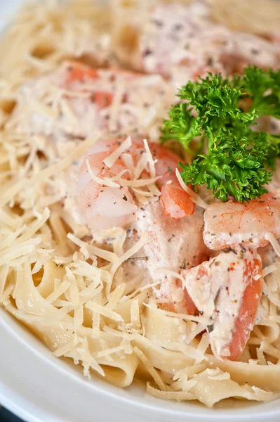 Pasta met garnalen — Stockfoto