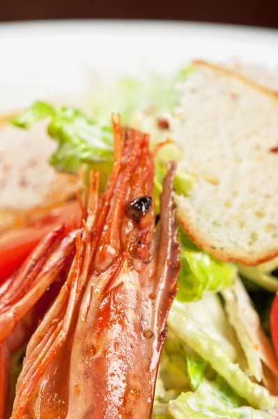 Salade de crevettes savoureuse — Photo
