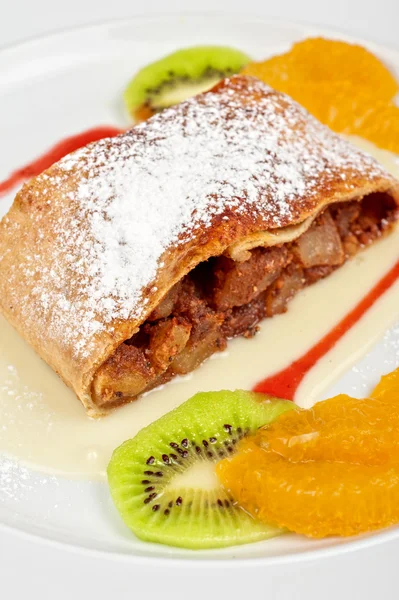 Apple strudel — Stock Photo, Image