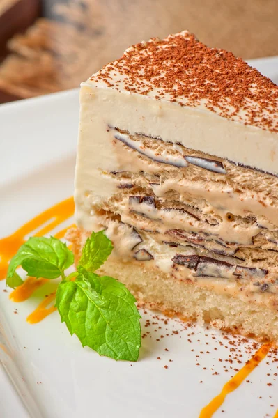 Čokoládový dort s marmeládou zmrzlinou — Stock fotografie