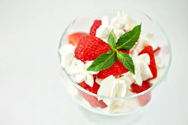 Strawberry with cream — Stock Photo, Image