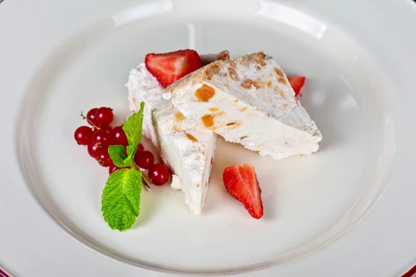 Cream berries dessert — Stock Photo, Image