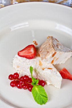 krem meyveleri tatlı