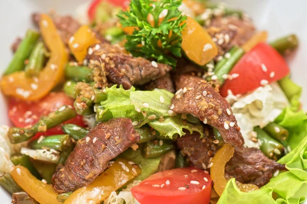 Warm salad with veal — Stock Photo, Image