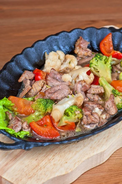 Fleisch mit Gemüse — Stockfoto