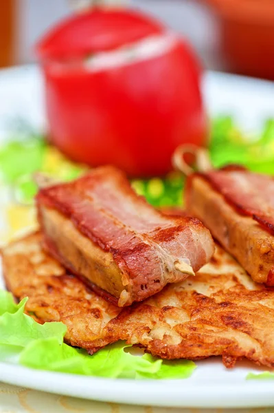 Veal meat with bacon — Stock Photo, Image