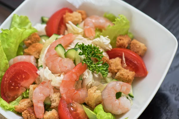 Salade de légumes crevettes — Photo