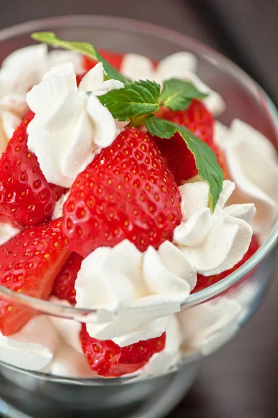 Strawberry with cream — Stock Photo, Image