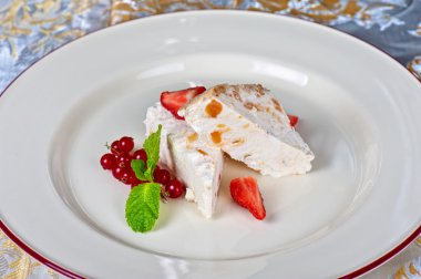 krem meyveleri tatlı