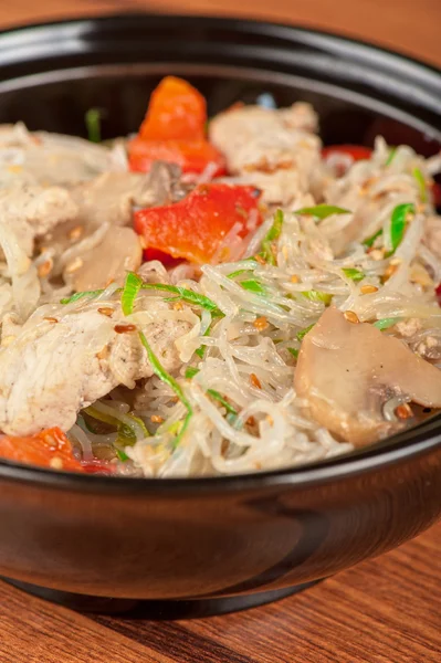 Noodles with chicken — Stock Photo, Image