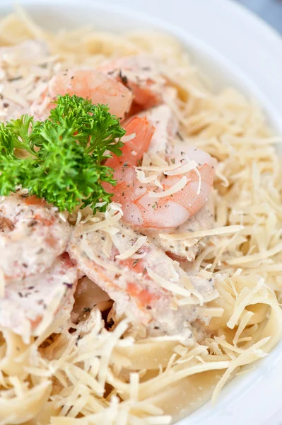 Pasta with shrimp — Stock Photo, Image