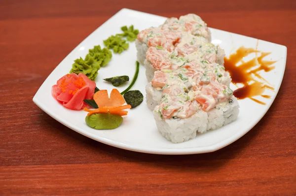 Rollen met roomsaus, zalm vissen — Stockfoto