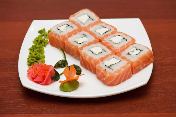 Rollen met roomkaas en zalm — Stockfoto