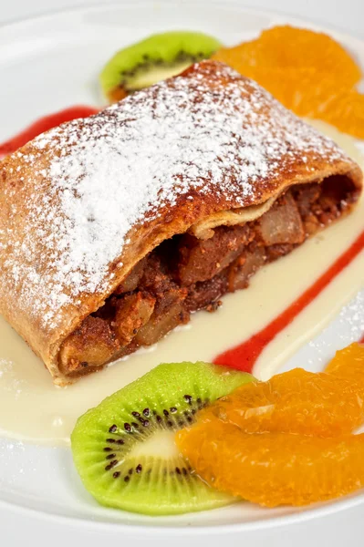 Apple strudel — Stock Photo, Image