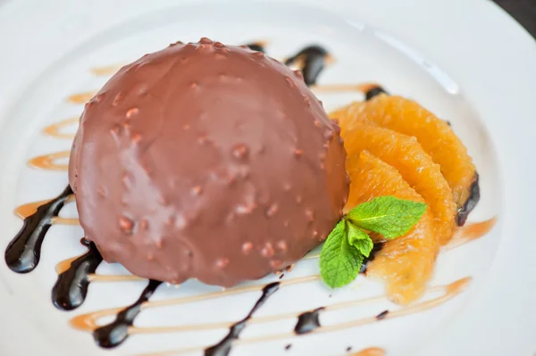 Croissant de chocolate y naranja —  Fotos de Stock