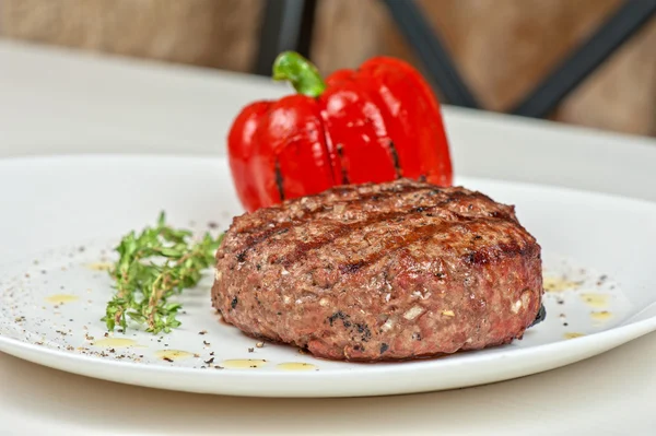 Bife de bovino — Fotografia de Stock