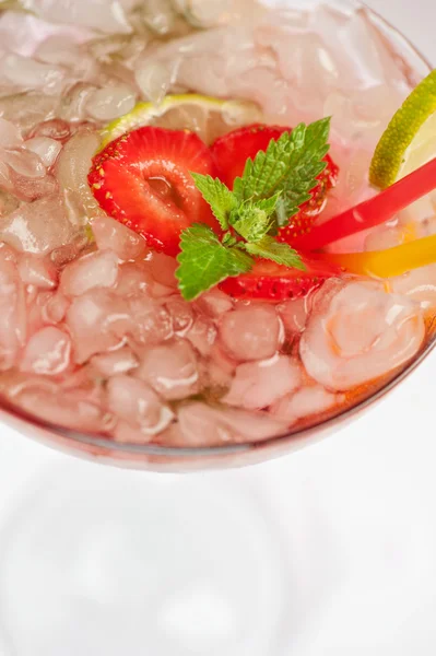 Strawberry mohito cocktail — Stockfoto