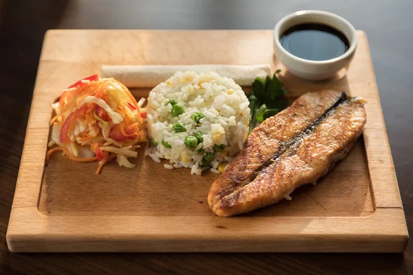 Grilled salmon with rice — Stock Photo, Image