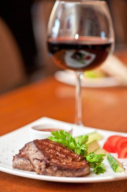 sığır eti ve şarap