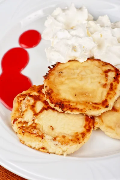 Tasty cheese pancakes — Stock Photo, Image
