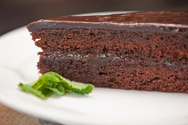 Sabroso pedazo de pastel de chocolate — Foto de Stock