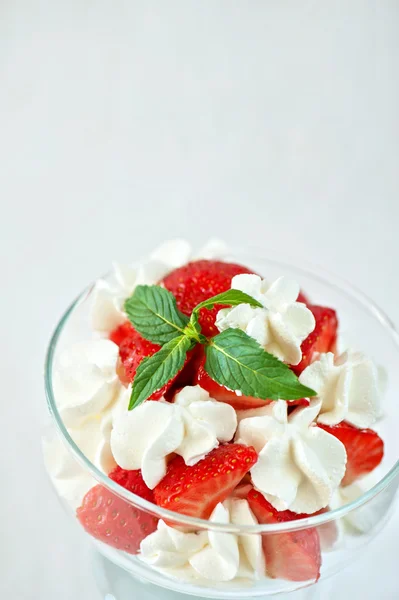 Strawberry with cream — Stock Photo, Image