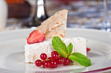 krem meyveleri tatlı