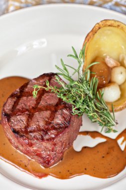 Izgara biftek.