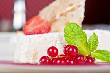 krem meyveleri tatlı