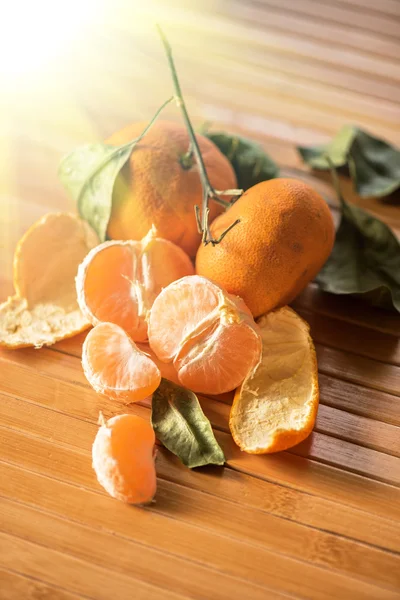 Tangerinas maduras em madeira — Fotografia de Stock