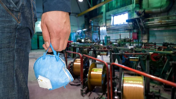 Lavoratore con respiratore protettivo — Foto Stock