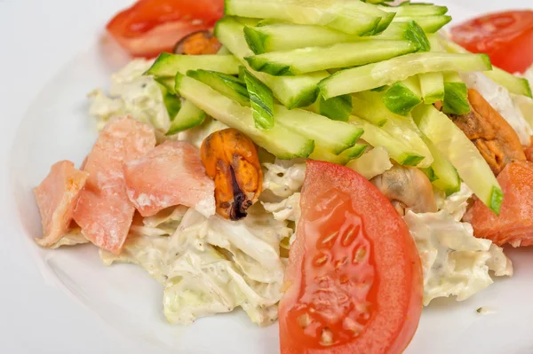 Healthy shrimp salad — Stock Photo, Image