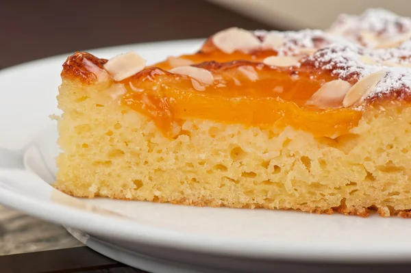 Smakelijke cake met abrikoos — Stockfoto