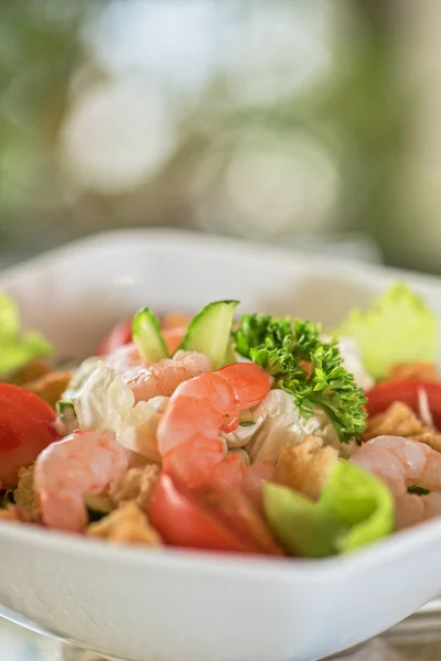 鲜虾蔬菜沙拉 — 图库照片