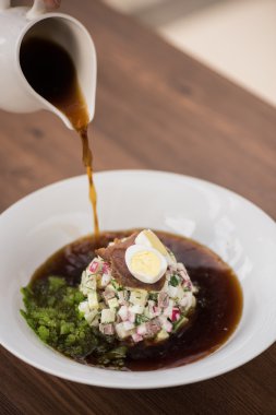 Geleneksel Rus Kvas çorba okroshka