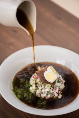 Geleneksel Rus Kvas çorba okroshka