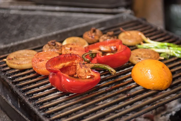 Gegrilde groente voorbereiden — Stockfoto