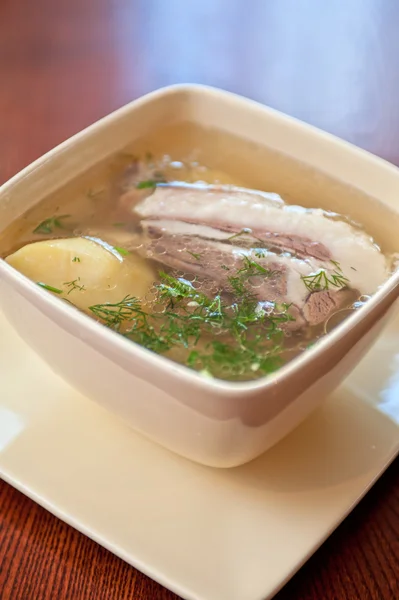 Суп с мясом баранины — стоковое фото