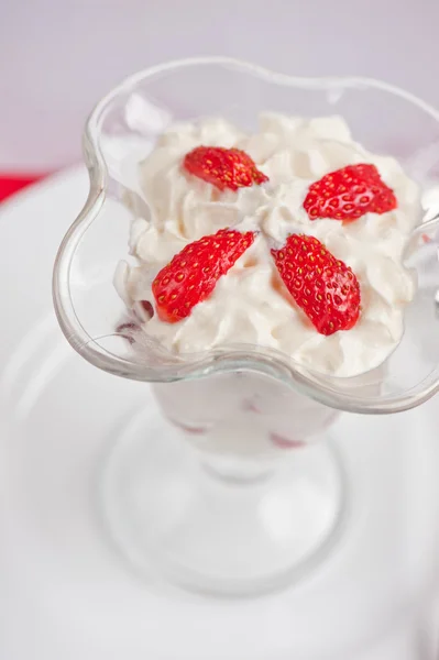 Strawberry with cream — Stock Photo, Image