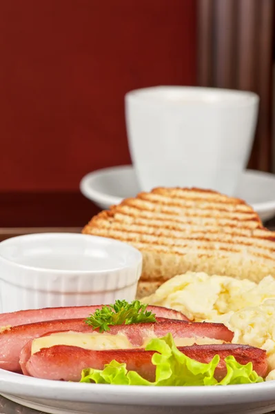 Enchidos com queijo e omelete — Fotografia de Stock