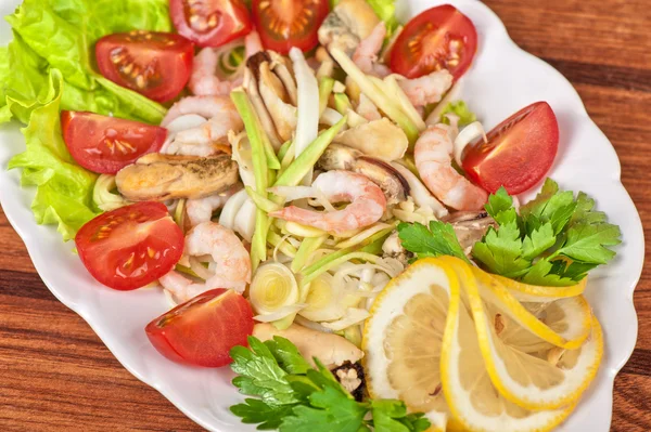 Lezzetli deniz ürünleri salatası — Stok fotoğraf