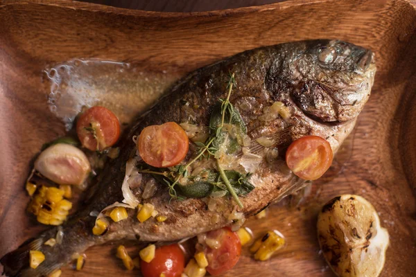 Grillad dorado fisk — Stockfoto