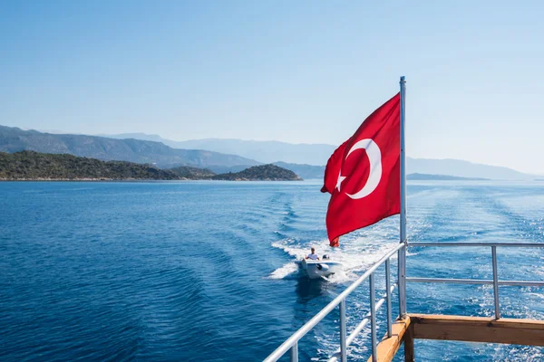 Yat üzerinden Türk bayrağı — Stok fotoğraf