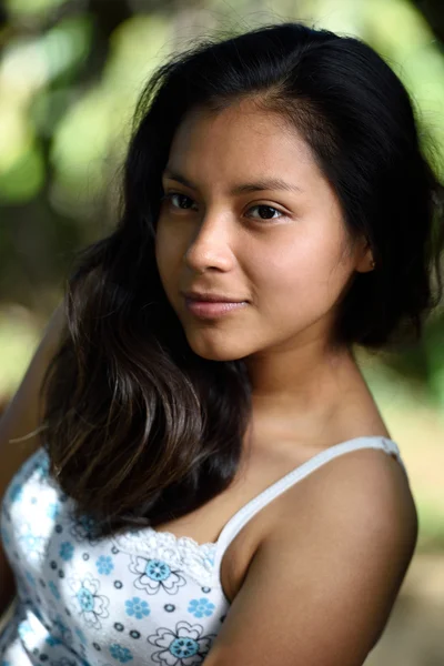 Portret van latino meisje — Stockfoto