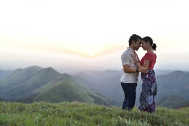 günbatımı kadın ve erkek