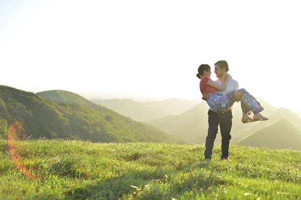 Couple in love in summer — Stock Photo, Image