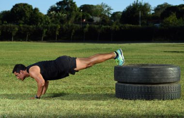 gönderme yapan erkek