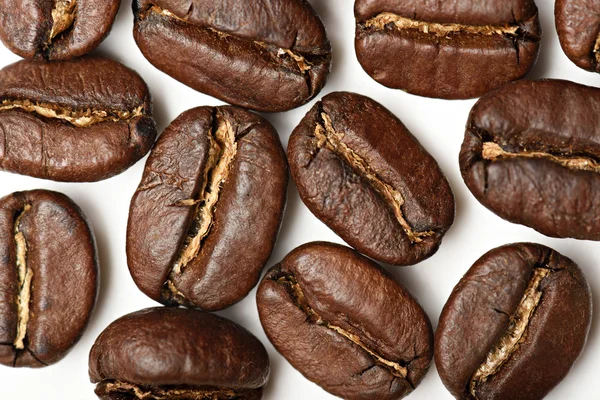 Закрыть кофейные бобы — стоковое фото